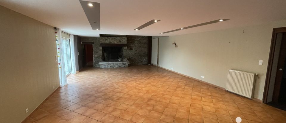 Longere 7 rooms of 235 m² in Pontivy (56300)