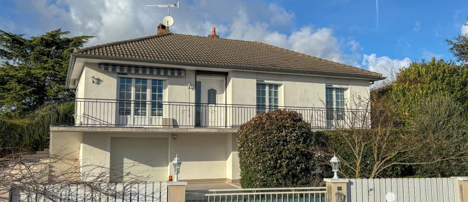 Maison 5 pièces de 134 m² à Quinssaines (03380)