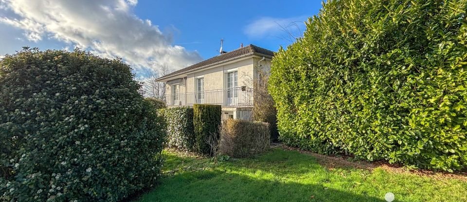 Maison 5 pièces de 134 m² à Quinssaines (03380)