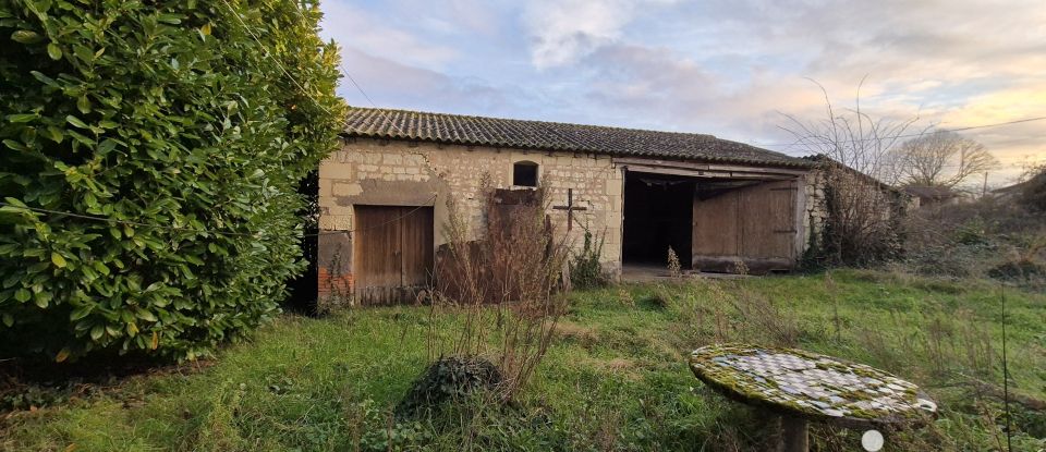 Maison 5 pièces de 95 m² à Saint-Martin-de-Mâcon (79100)