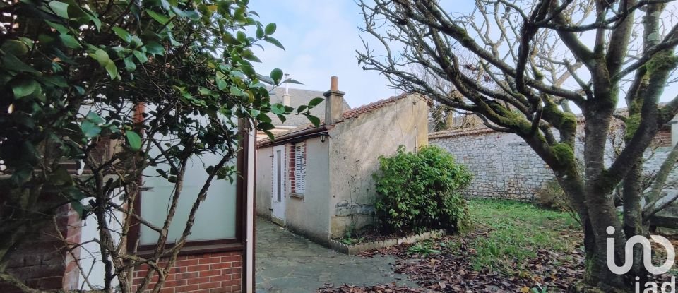 Traditional house 4 rooms of 158 m² in Prunay-le-Gillon (28360)