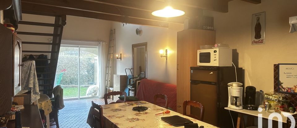 House 5 rooms of 125 m² in Saint-Simon-de-Bordes (17500)