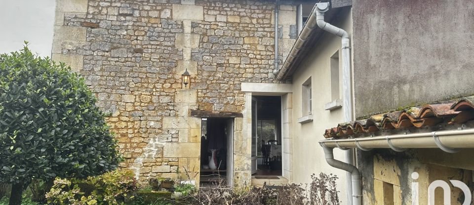 House 5 rooms of 125 m² in Saint-Simon-de-Bordes (17500)