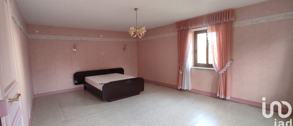 House 5 rooms of 156 m² in Vescheim (57370)