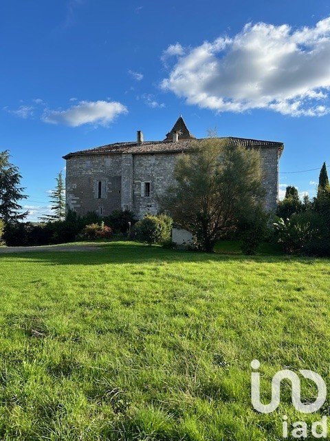 Château 10 pièces de 227 m² à Castelsagrat (82400)