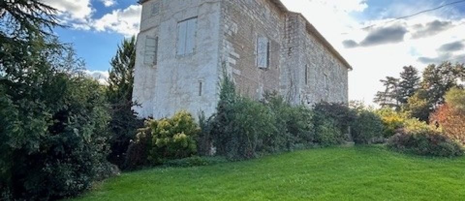 Château 10 pièces de 227 m² à Castelsagrat (82400)