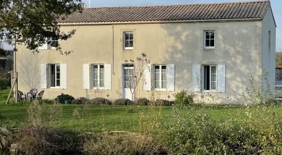 Country house 4 rooms of 117 m² in Saint-Laurs (79160)