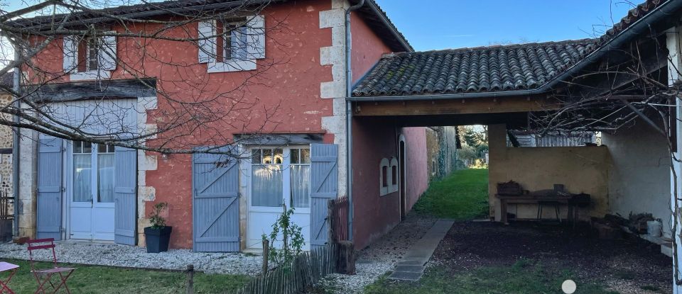 Maison traditionnelle 6 pièces de 133 m² à Saint-Adjutory (16310)