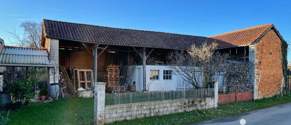 Maison traditionnelle 6 pièces de 133 m² à Saint-Adjutory (16310)