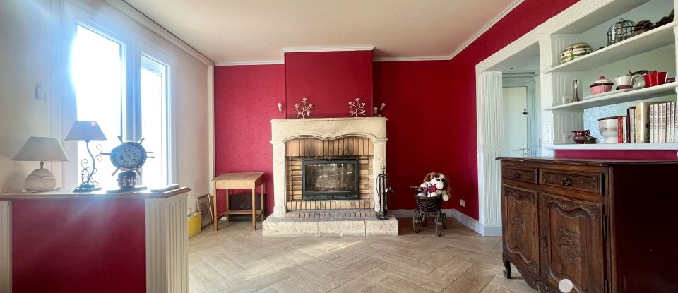 Traditional house 5 rooms of 156 m² in La Villedieu-du-Clain (86340)