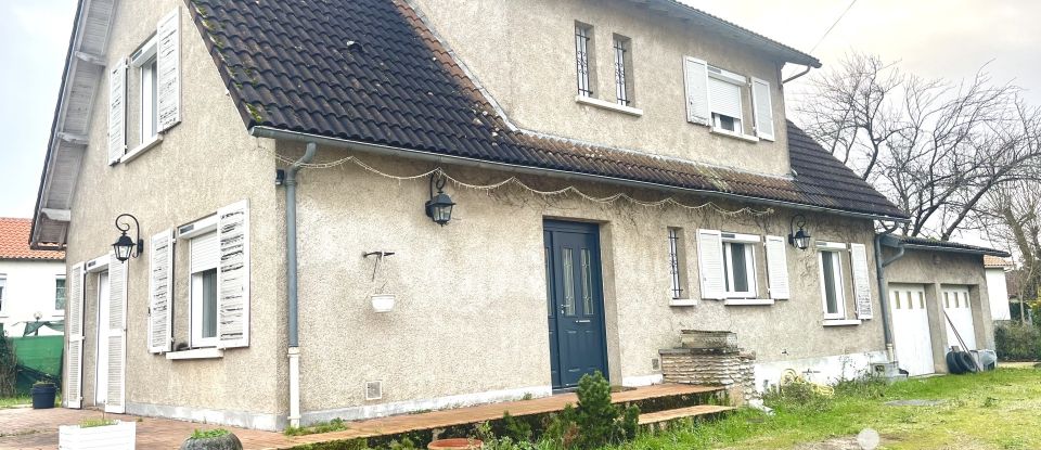 Traditional house 5 rooms of 156 m² in La Villedieu-du-Clain (86340)