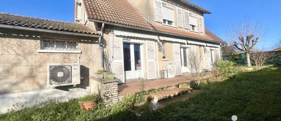 Traditional house 5 rooms of 156 m² in La Villedieu-du-Clain (86340)