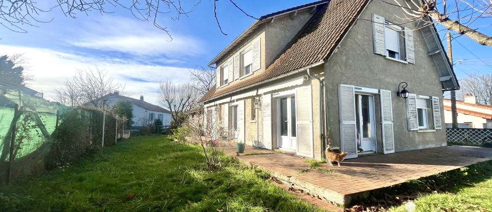 Traditional house 5 rooms of 156 m² in La Villedieu-du-Clain (86340)