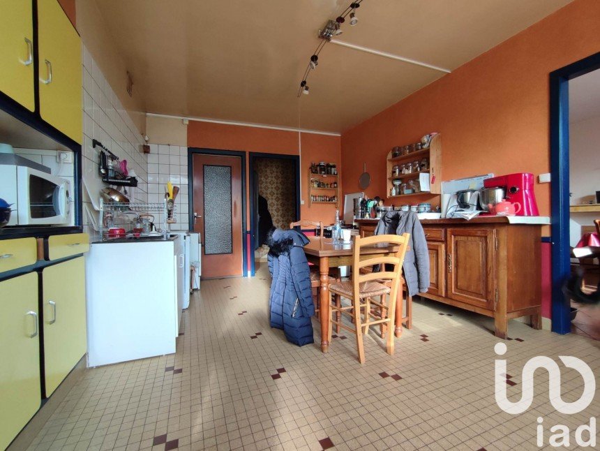 Village house 6 rooms of 168 m² in Saint-Marcel (70500)