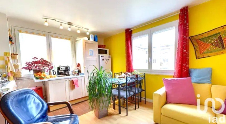 Appartement 3 pièces de 46 m² à Montreuil (93100)