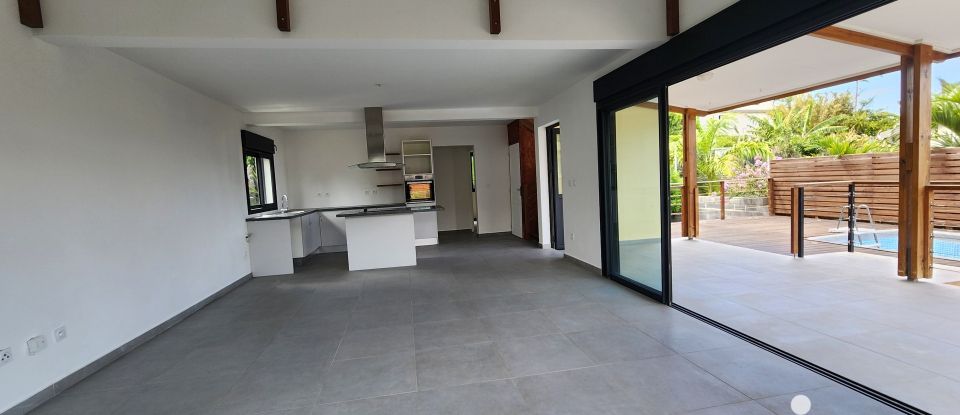 Maison 5 pièces de 130 m² à RAVINE-DES-CABRIS (97432)