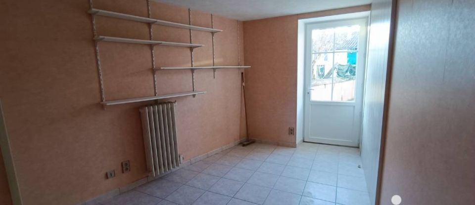 House 6 rooms of 136 m² in Saint-Hilaire-la-Palud (79210)