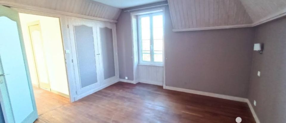 House 6 rooms of 136 m² in Saint-Hilaire-la-Palud (79210)