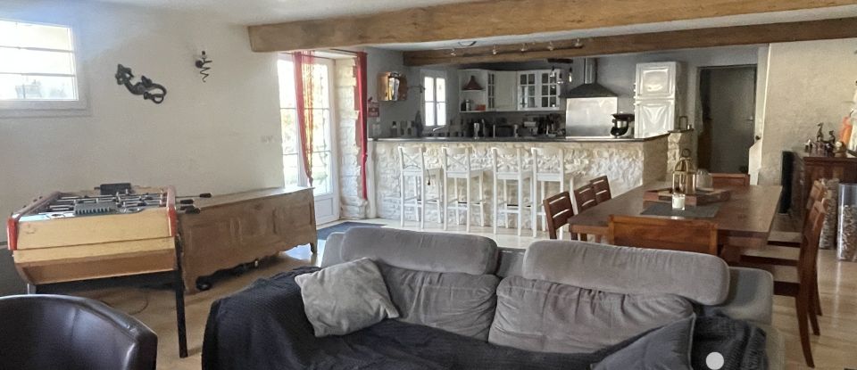 Longere 5 rooms of 143 m² in Mauzé-sur-le-Mignon (79210)