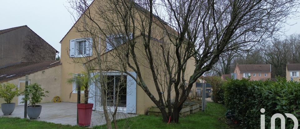 Maison traditionnelle 6 pièces de 130 m² à Nandy (77176)