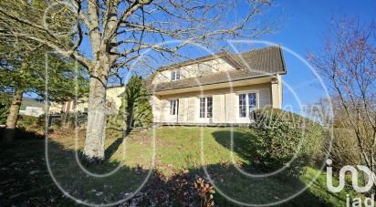 House 8 rooms of 162 m² in Saint-Symphorien-de-Marmagne (71710)