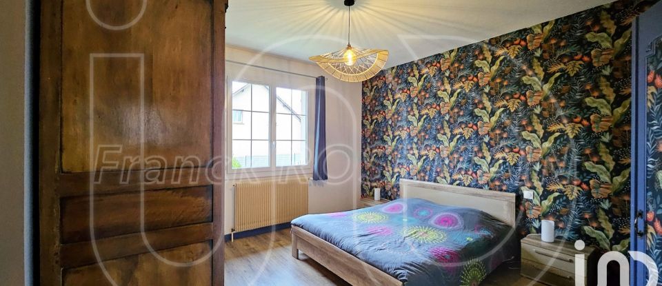 House 8 rooms of 162 m² in Saint-Symphorien-de-Marmagne (71710)