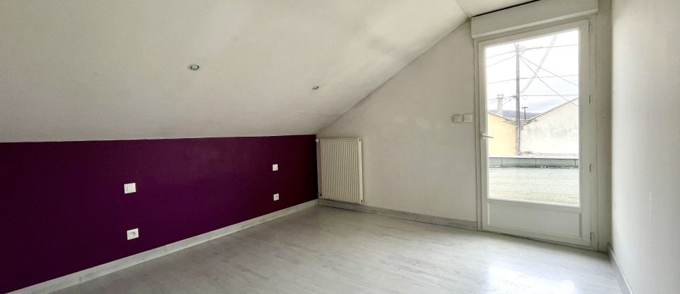 Building in Gueugnon (71130) of 220 m²