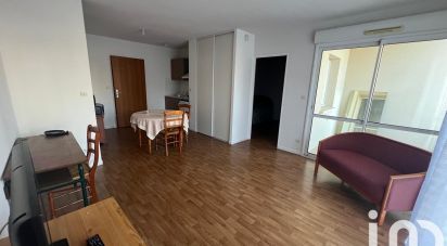 Apartment 2 rooms of 53 m² in Niort (79000)