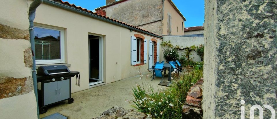 Town house 6 rooms of 159 m² in Bazoges-en-Paillers (85130)