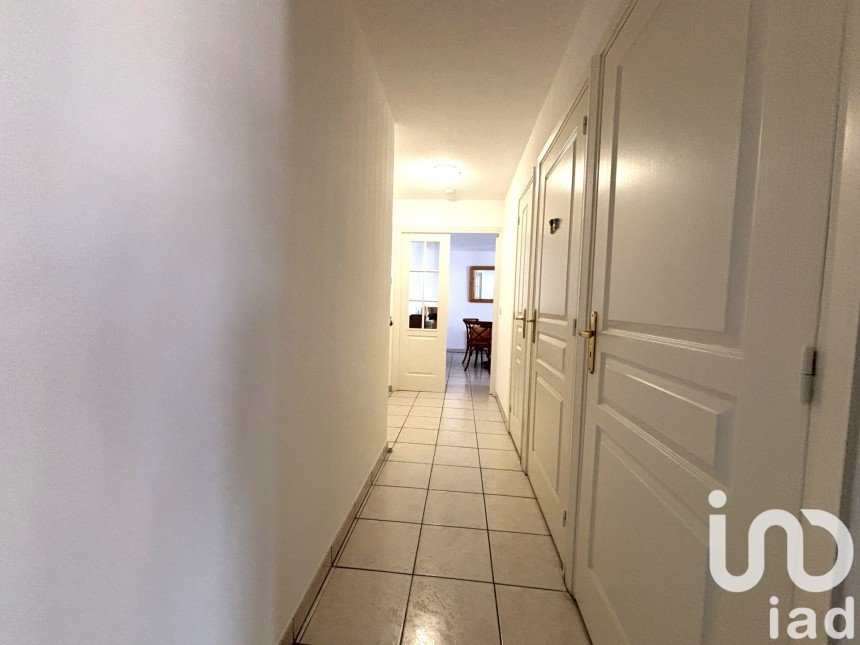 Apartment 3 rooms of 71 m² in Saint-Raphaël (83700)