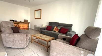 Apartment 3 rooms of 71 m² in Saint-Raphaël (83700)