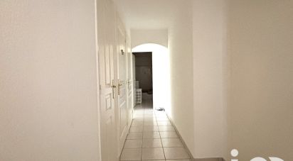 Apartment 3 rooms of 71 m² in Saint-Raphaël (83700)