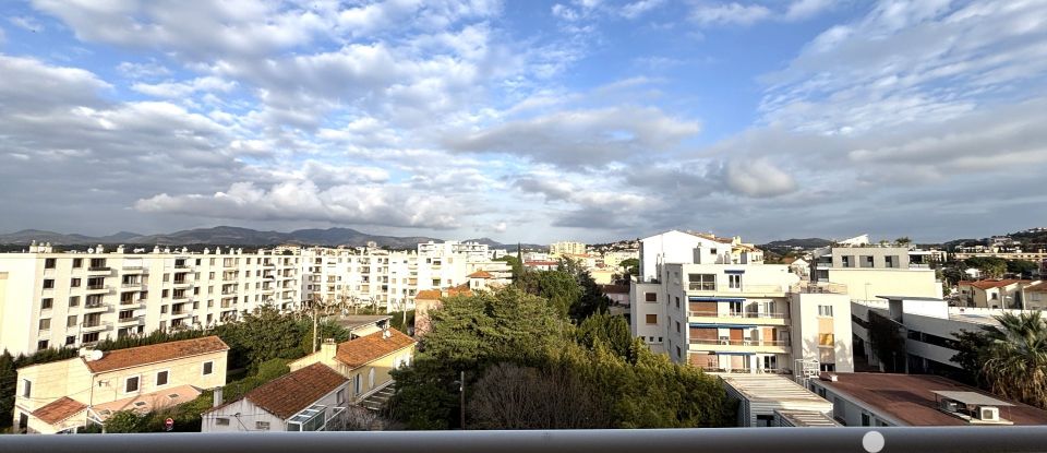 Apartment 3 rooms of 71 m² in Saint-Raphaël (83700)