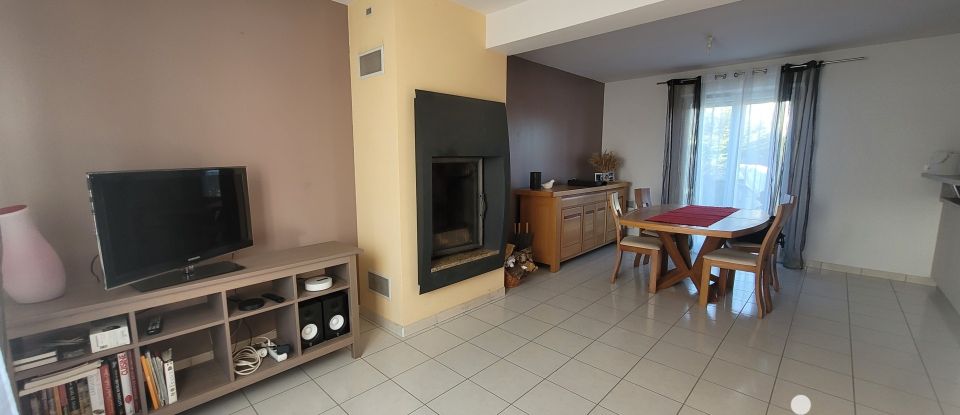 Maison traditionnelle 5 pièces de 80 m² à Beaumont-les-Autels (28480)