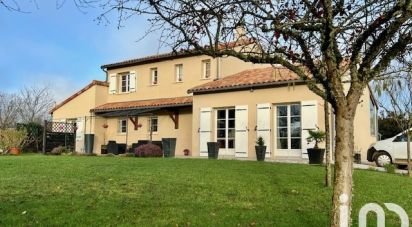 Traditional house 7 rooms of 164 m² in Quinçay (86190)