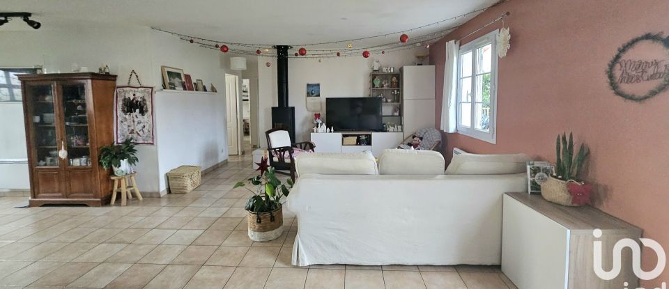 House 4 rooms of 100 m² in Courcelles-de-Touraine (37330)