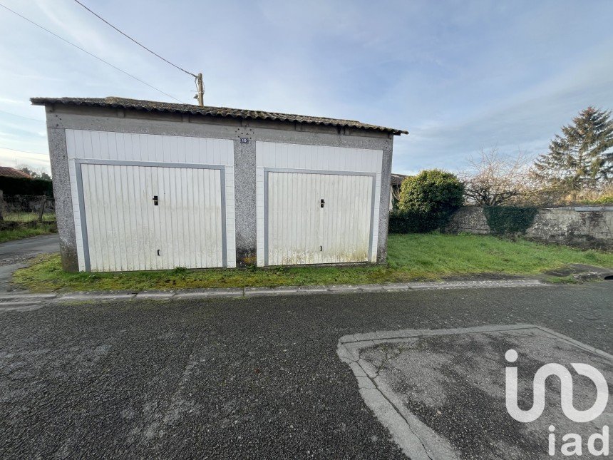 Parking of 30 m² in Parthenay (79200)