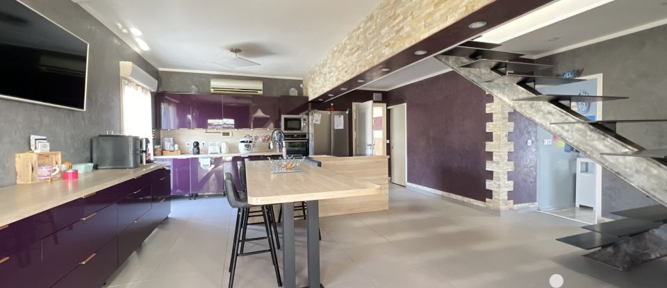 Maison 8 pièces de 192 m² à Le Luc (83340)