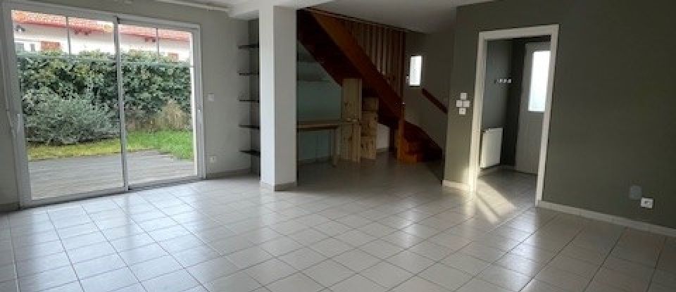 Maison 4 pièces de 88 m² à Gujan-Mestras (33470)