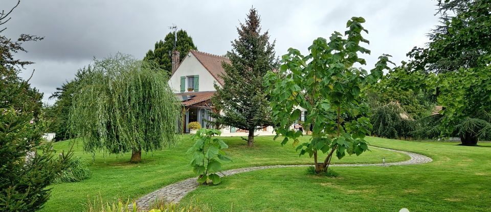 Maison traditionnelle 7 pièces de 177 m² à Saint-Siméon (77169)