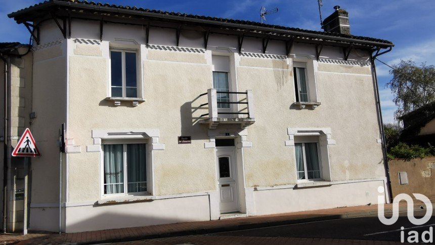 Town house 4 rooms of 123 m² in Chevanceaux (17210)