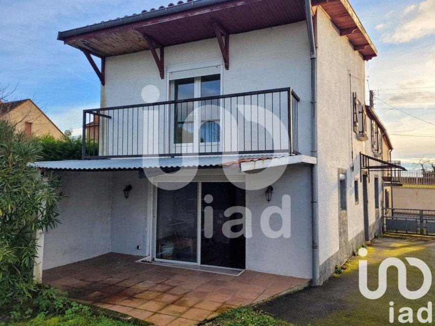 House 5 rooms of 96 m² in Désertines (03630)