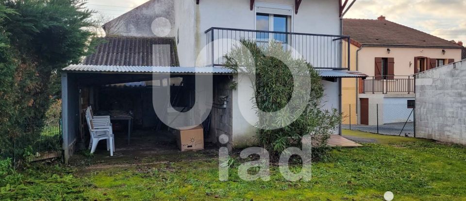 House 5 rooms of 96 m² in Désertines (03630)