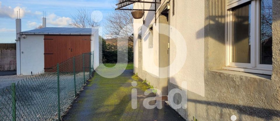 House 5 rooms of 96 m² in Désertines (03630)