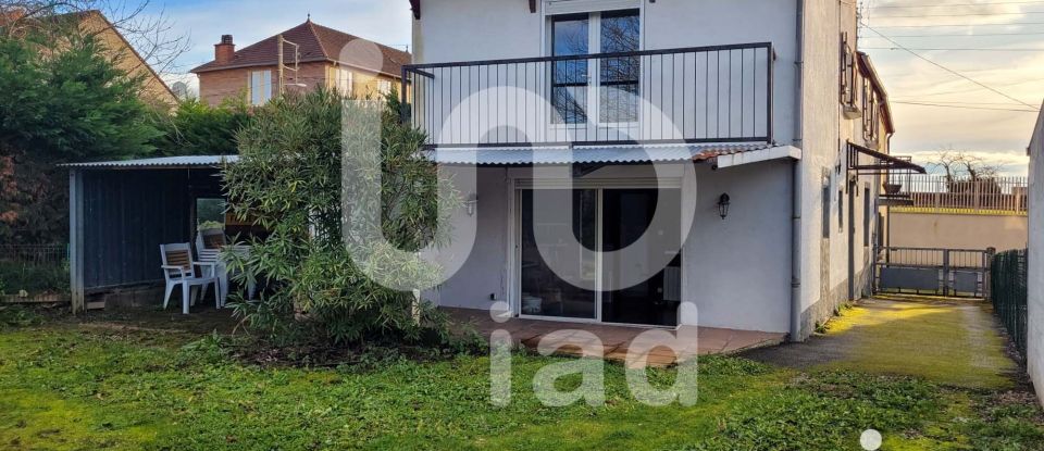 House 5 rooms of 96 m² in Désertines (03630)