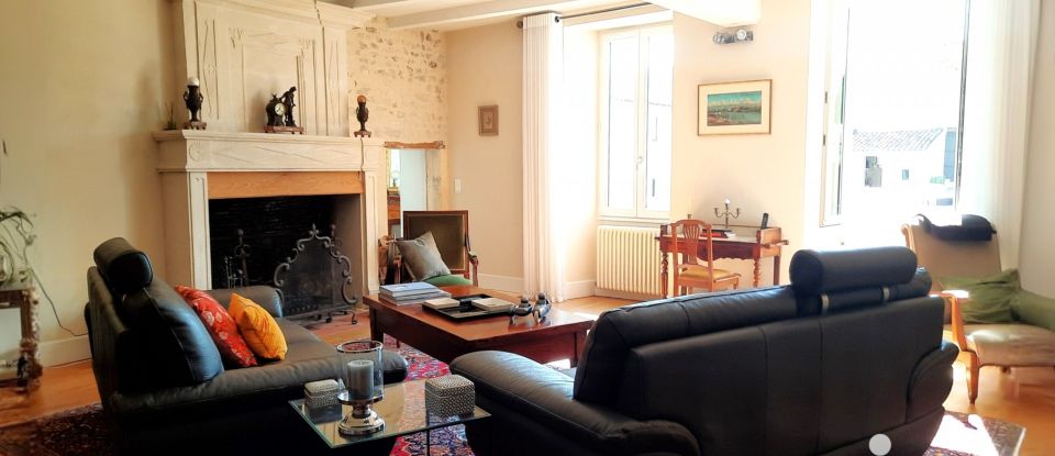 Traditional house 10 rooms of 335 m² in Salles-d'Angles (16130)