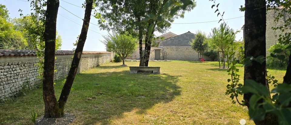 Traditional house 10 rooms of 335 m² in Salles-d'Angles (16130)