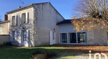 Maison traditionnelle 6 pièces de 186 m² à Saint-Georges-du-Bois (17700)