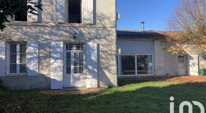 Traditional house 6 rooms of 186 m² in Saint-Georges-du-Bois (17700)