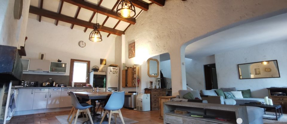 Traditional house 5 rooms of 140 m² in Gassin (83580)